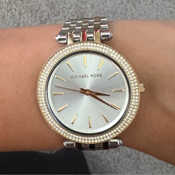 Michael Kors Darci two toned watch 39 mm silver and gold band - Picture 3 of 5